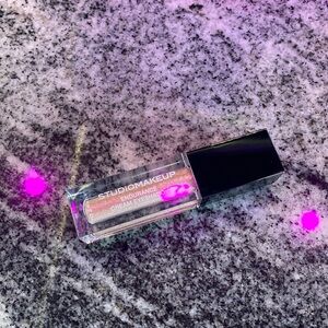 Studiomakeup endurance cream eyeshadow full size shade is pink NWOB